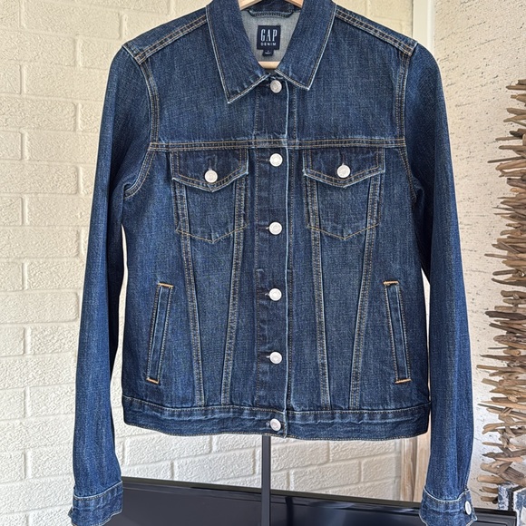 GAP Jackets & Blazers - NWT Classic Gap Denim Icon Dark Wash Blue Jean Jacket Women’s Size Small